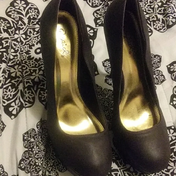 Heels - Picture 4 of 4